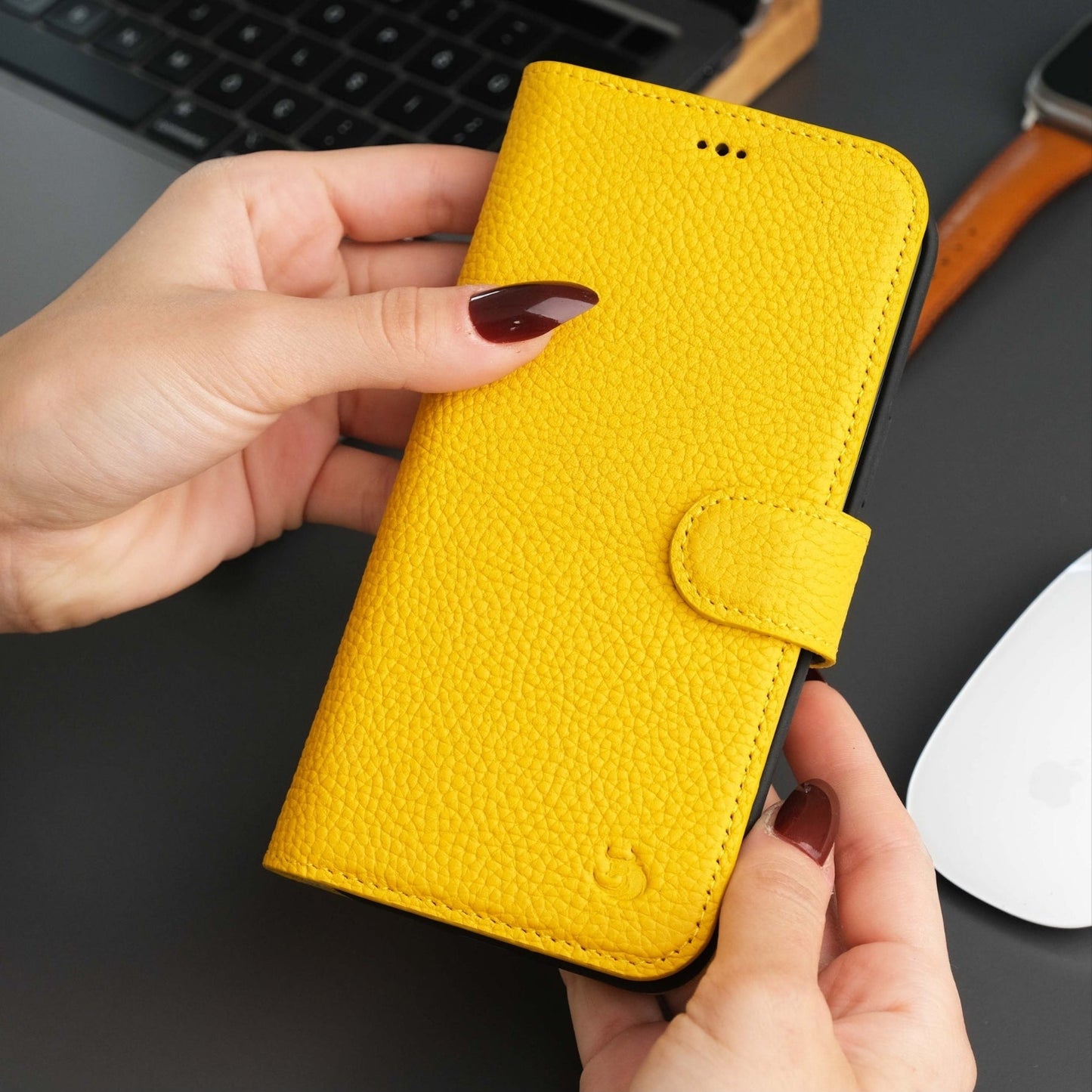 Casper Leather iPhone 14 Wallet Case | MagSafe