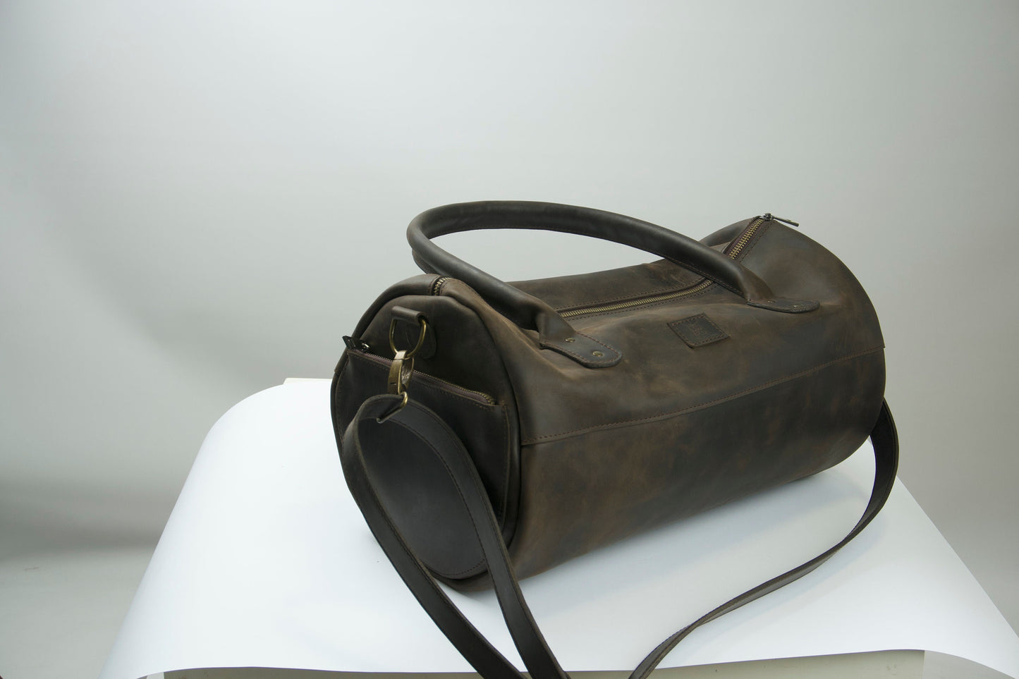 Leather Gym Bag for Men – Handmade Genuine Leather Duffel & Sports Bag